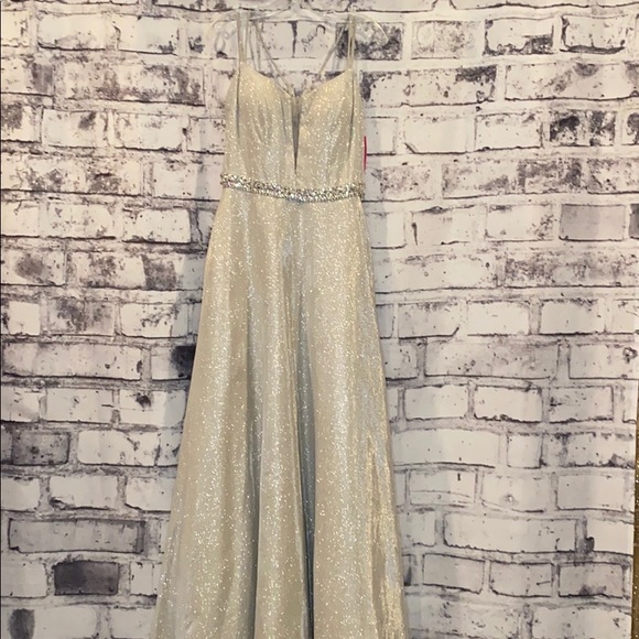 Dave & Johnny Dresses & Skirts - Dave & Johnny- prom dress